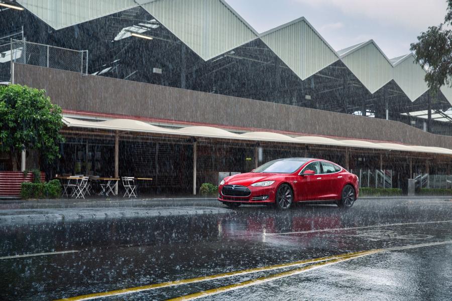  Tesla Model S P85+ 2012 года  (AU) (фото 9 из 11)